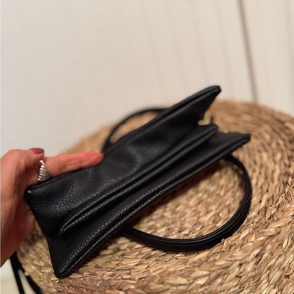 Stone Mountain Elegant Black Leather Crossbody Bag - Great Condition - Picture 6 of 16